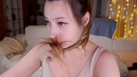 Snapshot of aveksmr chatting on 01.18.25 Kate online show from 01.18.25