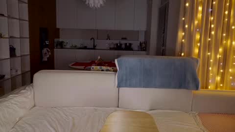 Snapshot of aveksmr chatting on 01.28.25 Kate online show from 01.28.25