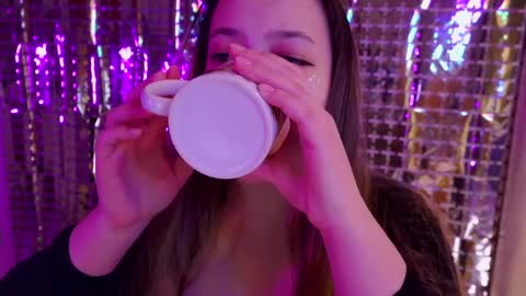 Snapshot of aveksmr chatting on 02.15.25 Kate online show from 02.15.25