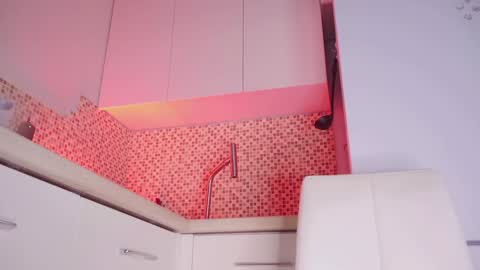 Snapshot of aveksmr chatting on 10.25.25 Kate online show from 10.25.25