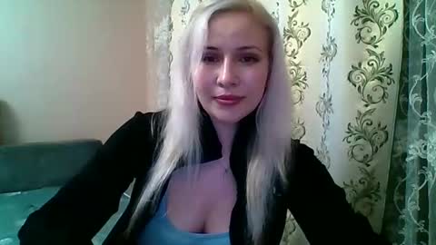 Snapshot of avenixx chatting on 09.24.25 avenixx online show from 09.24.25