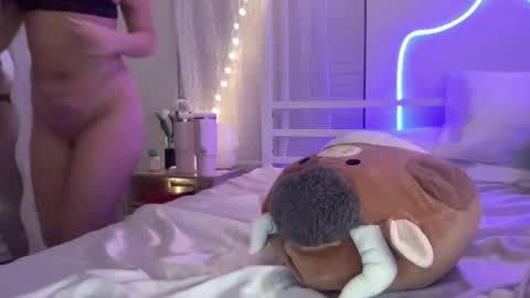 averymillerr online show from 02.18.25