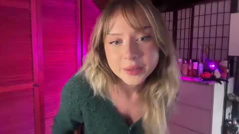 Snapshot of averyyy333 chatting on 11.06.25 Avery online show from 11.06.25