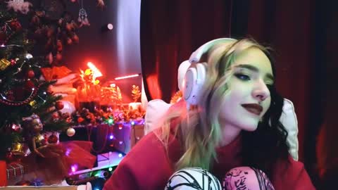 Avriel online show from 12.25.24