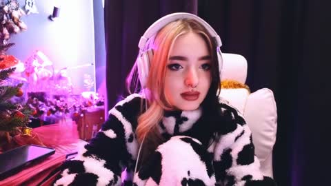 Avriel online show from 01.17.25