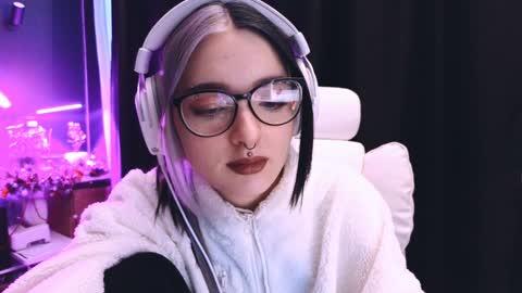 Avriel online show from 01.26.25