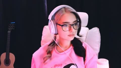 Avriel online show from 02.04.25