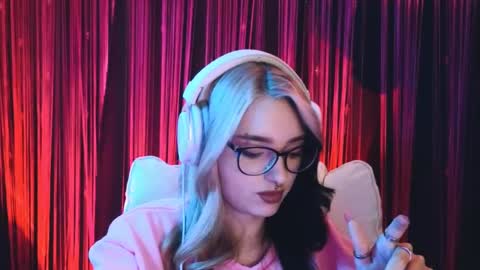 Avriel online show from 02.14.25