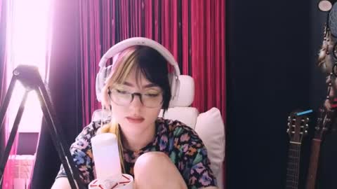 Avriel online show from 05.04.26