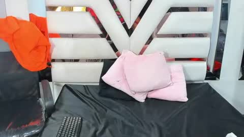 Snapshot of avi_thomsonn_ chatting on 06.14.26 avi_thomsonn_ online show from 06.14.26