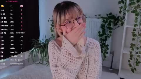 Snapshot of aviaveavi chatting on 03.23.26 aviaveavi online show from 03.23.26