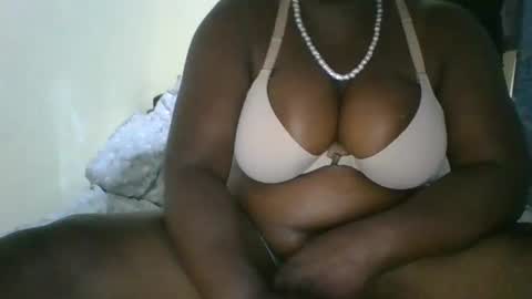 avril254 online show from 10.19.25