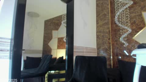 Snapshot of avril_naughty chatting on 01.11.25 AVRIL online show from 01.11.25