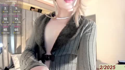 Snapshot of avril_naughty chatting on 02.14.25 AVRIL online show from 02.14.25