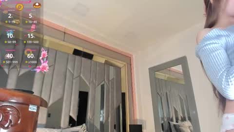 Snapshot of avril_naughty chatting on 03.12.25 AVRIL online show from 03.12.25