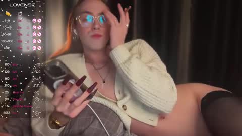 avril_pearly_ online show from 02.21.25