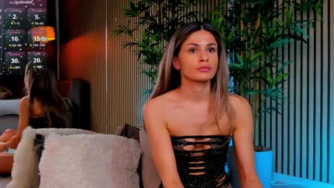 Snapshot of avrillcyrux chatting on 01.21.25 AVRILL CYRUX online show from 01.21.25