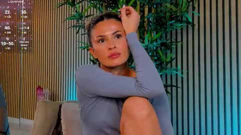 Snapshot of avrillcyrux chatting on 03.04.25 AVRILL CYRUX online show from 03.04.25