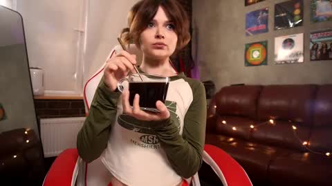 Snapshot of awondrr chatting on 03.06.25 Alice online show from 03.06.25