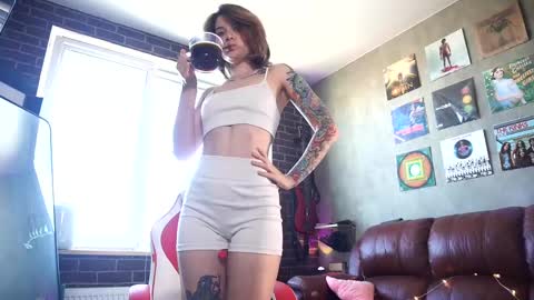 Snapshot of awondrr chatting on 03.08.25 Alice online show from 03.08.25