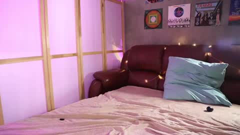 Snapshot of awondrr chatting on 04.08.26 Alice online show from 04.08.26