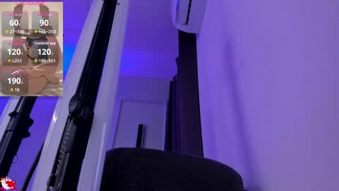 Snapshot of axaras chatting on 09.28.25 Axara online show from 09.28.25