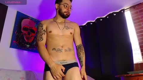Snapshot of axel_7070 chatting on 07.15.26 Independiente Model online show from 07.15.26