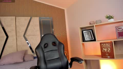 axel_grey_ online show from 04.13.26