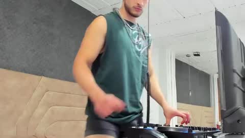 Axel  online show from 05.05.26