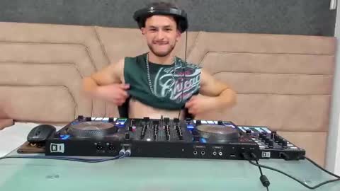 Axel  online show from 07.10.26