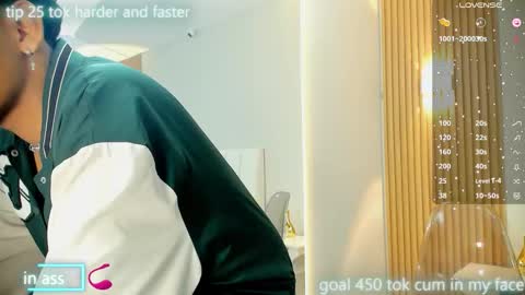 Snapshot of axel_ps chatting on 09.10.25 Alex online show from 09.10.25