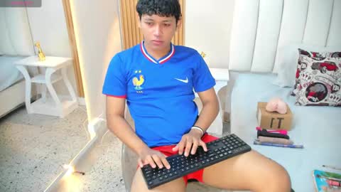 Snapshot of axel_ps chatting on 11.07.25 Alex online show from 11.07.25