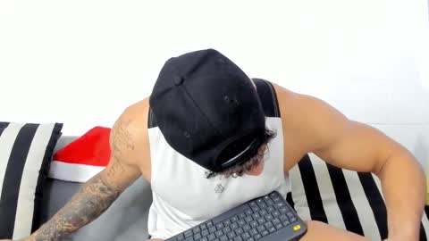 INDEPENDENT MODEL  online show from 12.17.24