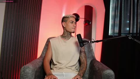 Snapshot of axel_villa chatting on 12.14.24 Agustin online show from 12.14.24