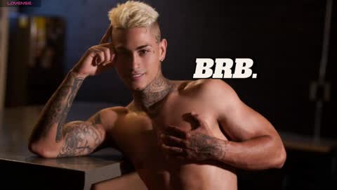 Snapshot of axel_villa chatting on 12.24.24 Agustin online show from 12.24.24