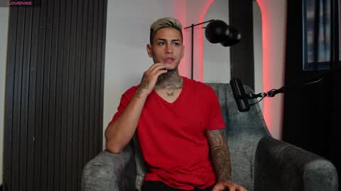 Snapshot of axel_villa chatting on 12.27.24 Agustin online show from 12.27.24