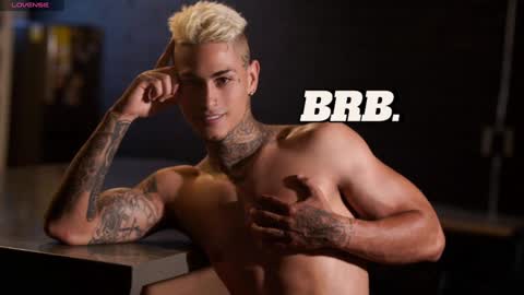 Snapshot of axel_villa chatting on 12.27.24 Agustin online show from 12.27.24