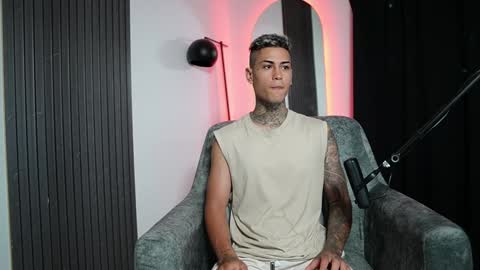 Snapshot of axel_villa chatting on 02.04.25 Agustin online show from 02.04.25