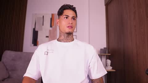 Snapshot of axel_villa chatting on 09.14.25 Agustin online show from 09.14.25