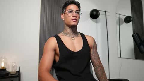 Snapshot of axel_villa chatting on 09.24.25 Agustin online show from 09.24.25