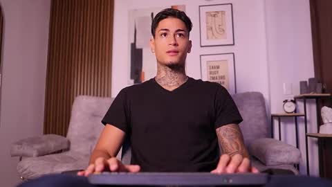 Snapshot of axel_villa chatting on 10.02.25 Agustin online show from 10.02.25