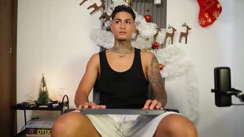 Snapshot of axel_villa chatting on 11.14.25 Agustin online show from 11.14.25