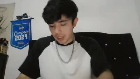 axel_wolf1 online show from 06.14.26
