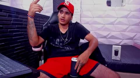 Snapshot of axell_cross2 chatting on 01.30.25 Axell Cross2 online show from 01.30.25