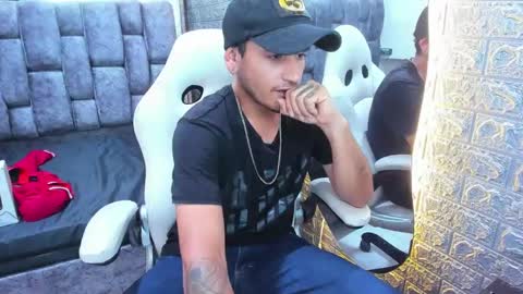 Snapshot of axell_cross2 chatting on 02.05.25 Axell Cross2 online show from 02.05.25