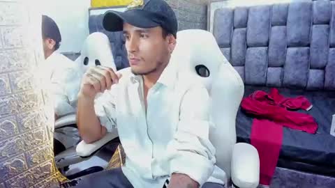 Snapshot of axell_cross2 chatting on 02.08.25 Axell Cross2 online show from 02.08.25