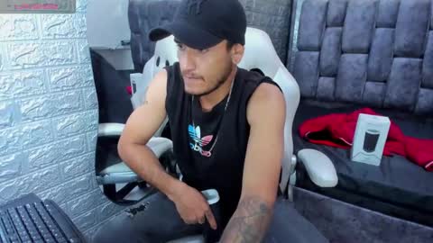 Snapshot of axell_cross2 chatting on 02.15.25 Axell Cross2 online show from 02.15.25