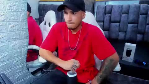 Snapshot of axell_cross2 chatting on 02.24.25 Axell Cross2 online show from 02.24.25