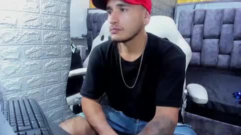 Snapshot of axell_cross2 chatting on 02.26.25 Axell Cross2 online show from 02.26.25