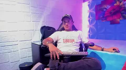 Snapshot of axell_cross2 chatting on 10.03.25 Axell Cross2 online show from 10.03.25